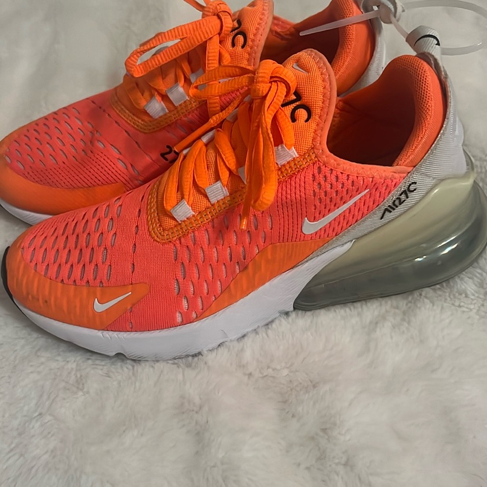 NIKE AIRMAX 270
